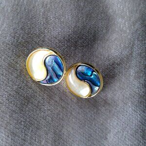 Ying yang gold and blue color earrings studs